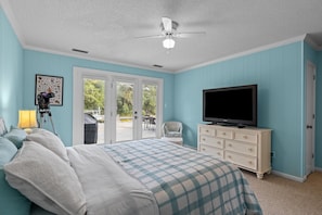 4 bedrooms, iron/ironing board, free WiFi, bed sheets