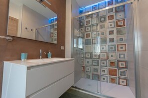 Shower, hair dryer, bidet, towels - Tiffany House (Pizzo)