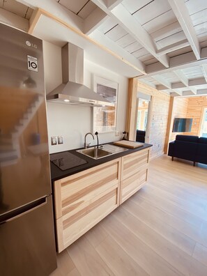 Private kitchen - Water Front Studio ,The HydroFoil Hanger on Baddeck Bay (Baddeck)