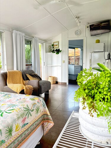 The Buddha Studio, modern & private, moments from Cairns cultural hub & airport.