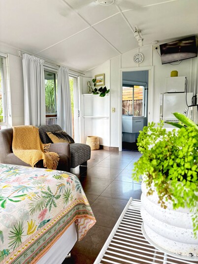 The Buddha Studio, modern & private, moments from Cairns cultural hub & airport.