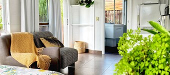 The Buddha Studio, modern & private, moments from Cairns cultural hub & airport.
