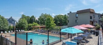 Beautiful lakeside 3 bed condo with pool