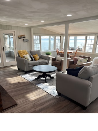 Smart TV, fireplace. The Haven on Detroit Lake - Sunsets, Private Dock, Screen Porch