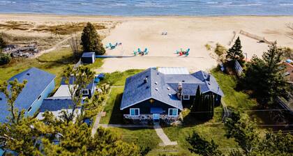 Cozy Beach Cabin by Lake Huron w/ Fire Pit