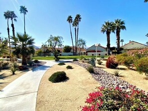 Property grounds - 2-bedroom condo in peaceful Palm Desert with AC (Palm Desert)
