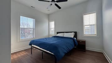 4 bedrooms, iron/ironing board, WiFi, bed sheets