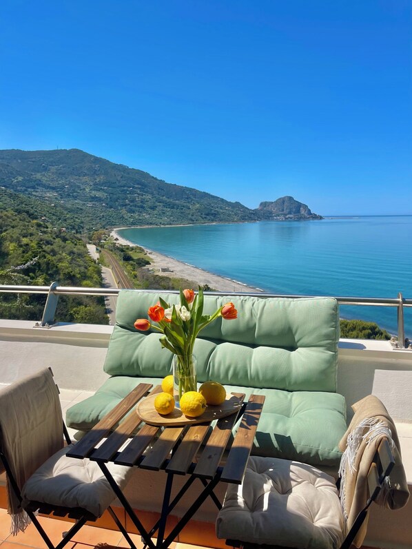 Outdoor dining - Vrbo Property (Cefalù)