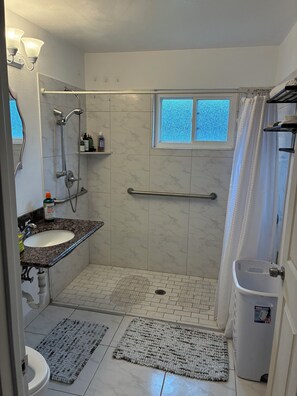 Bathroom - Enjoyable 2-bedroom house with AC in charming Rodeo (Rodeo)