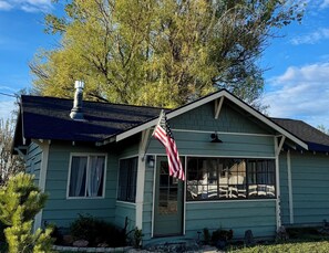 Exterior - Beautiful cabin close to the Nampa Idaho Ford Center • Bikes available for use (Nampa)