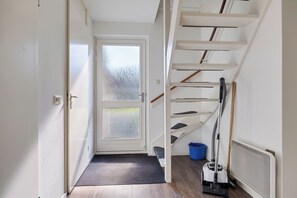 Interior - The De Kwikstaart Bungalow accommodates 6 people. This bungalow is situated on its own lawn. (Hoge Hexel)