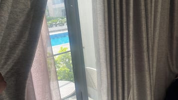Luxury Studio, Pool View | Interior