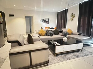Comfort-Apartment, 2 Schlafzimmer, Gartenblick | Wohnbereich