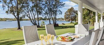 Taroona - Majestic Waterfront Holiday Yamba