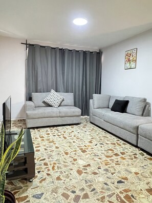 40-inch Smart TV with digital channels, Netflix, streaming services - Casa Altamirano (Chilpancingo de los Bravo)