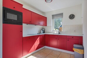 Refrigerador, microondas, parrilla de estufa y lavavajillas 