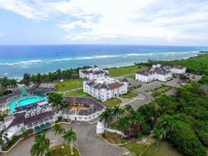 Exterior - Sea Castles La Vue is a beach front one bedroom apartment in Montego Bay. (Montego Bay)