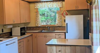 Fishers D'Lighthouse II – A 1960 Coastal Cabin