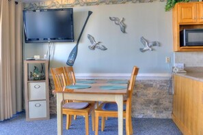 Dining - Enjoy oceanfront views from this 1-bedroom condo at Carolina Beach, perfect for 4! (Carolina Beach)