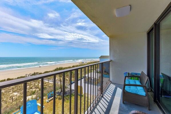 Property grounds - Experience comfort at 0412 Memories Made At The Beach, a cozy oceanfront retreat in Carolina Beach. (Carolina Beach)