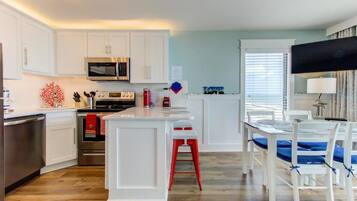 Coffee/tea maker, fridge, microwave, oven
