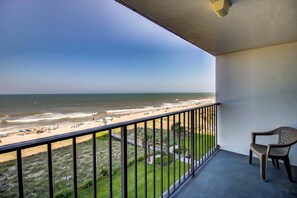 Property grounds - Oceanfront bliss awaits at 0506 Seaside Escape in Carolina Beach! (Carolina Beach)
