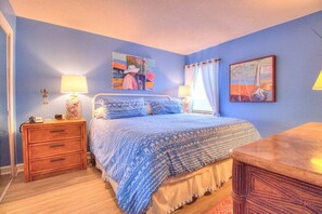 1 bedroom, iron/ironing board, free WiFi, bed sheets - Charming 1 Bedroom Oceanfront Condo at Carolina Beach for 4 guests. (Carolina Beach)