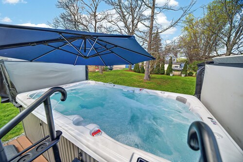 6BR Retreat•HotTub•Koi Pond•Near downtown•Fishing near Four Creeks &Presque Isle