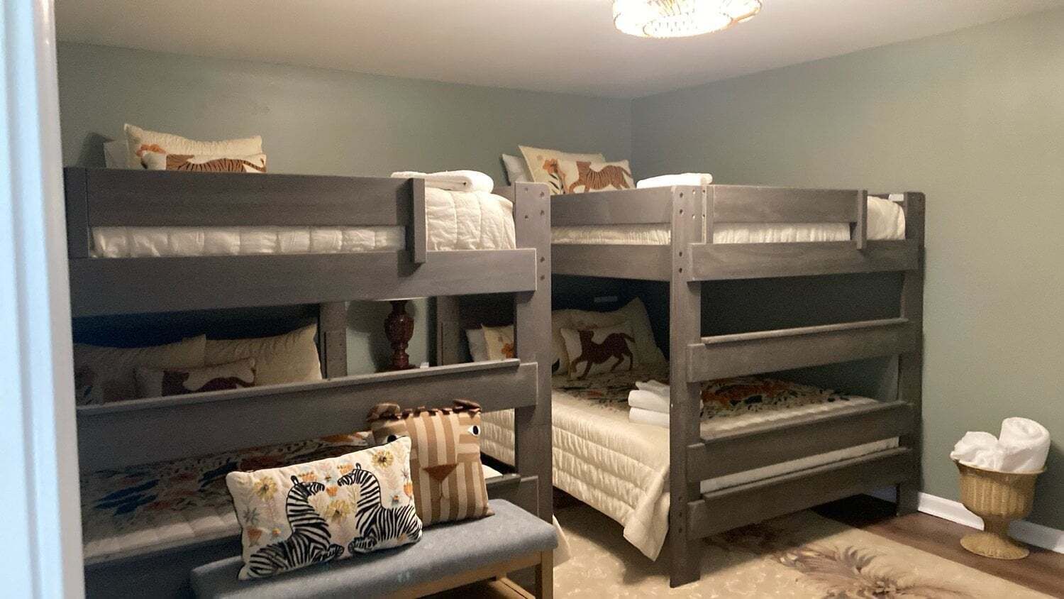 5 habitaciones, tabla de planchar con plancha y wifi gratis 