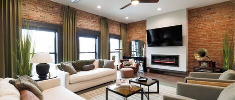 Smart TV, fireplace