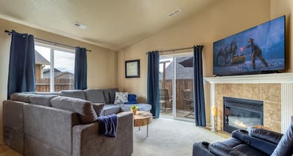 Fireplace & Game Room · Sleeps 8 · Dogs OK