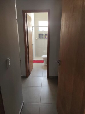 Dusche, Handtücher, Toilettenpapier