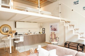 Exclusive Apartment, 1 Bedroom (Rosa Veneziano) | Premium bedding, in-room safe, individually decorated