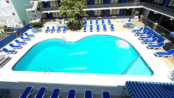 Outdoor pool, pool loungers