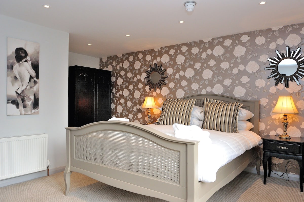 Deluxe Double Room | In-room safe, desk, iron/ironing board, rollaway beds (surcharge)
