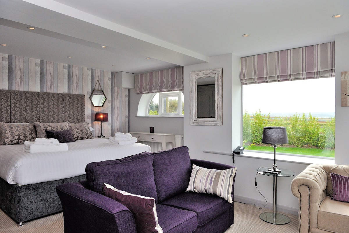 Suite | Living area | Flat-screen TV