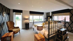 In-room safe, desk, iron/ironing board, rollaway beds - Crescent Turner Hotel (Whitstable)