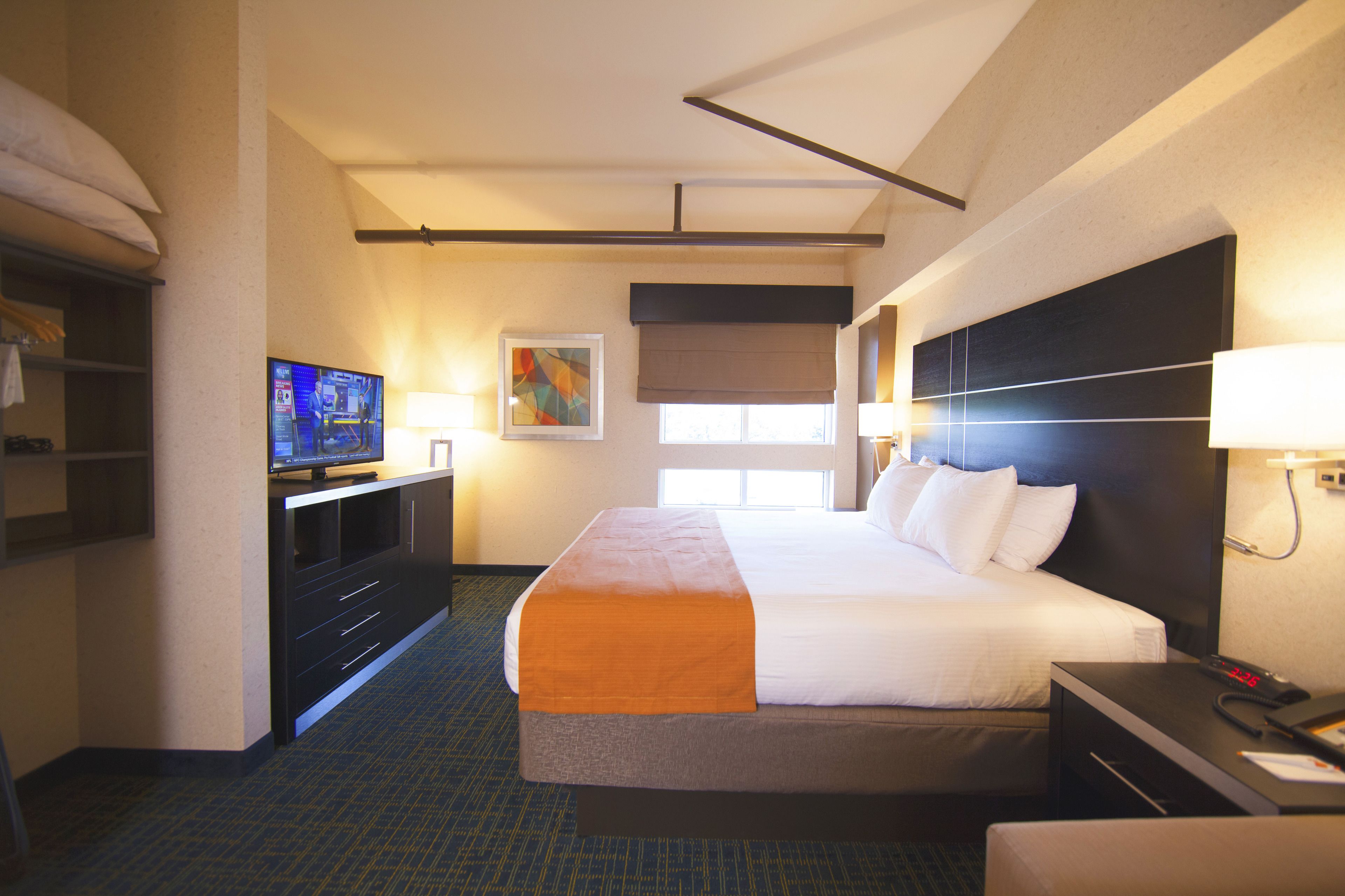 standard room, 1 king bed | desk, iron/ironing board, free cots/infant beds, rollaway beds