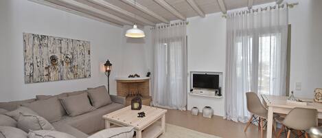 Suite (Anassa) | Een kluis op de kamer, geluiddichte muren, een strijkplank/strijkijzer