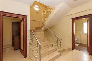 4 bedrooms, premium bedding, iron/ironing board, free WiFi - Paradise Town Villa Alison (Serik)