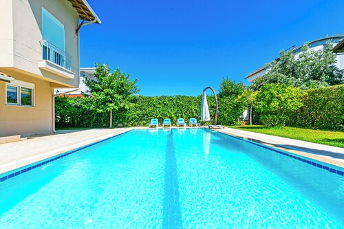 Paradise Town Villa Alison