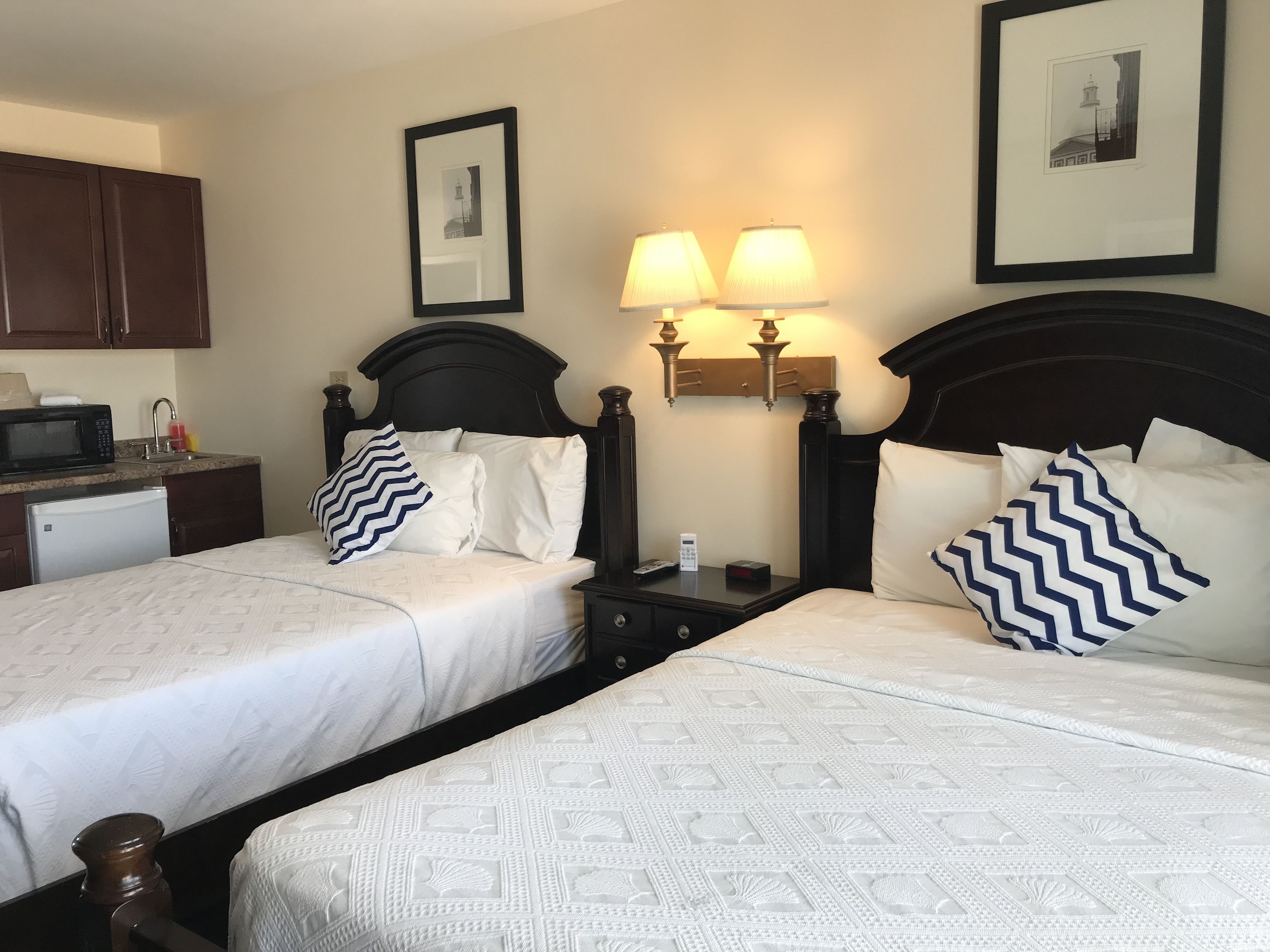 Bureau, espace de travail pour ordinateur portable, rideaux occultants