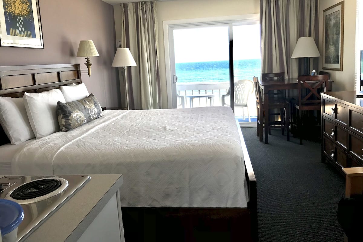 Oceanfront Room 1 King Bed | Lake view