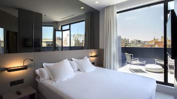 Minibar, Zimmersafe, Schreibtisch, Verdunkelungsvorhänge