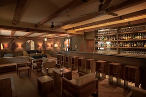 Bar (on property) - Sanctum Inle Resort (Nyaungshwe)
