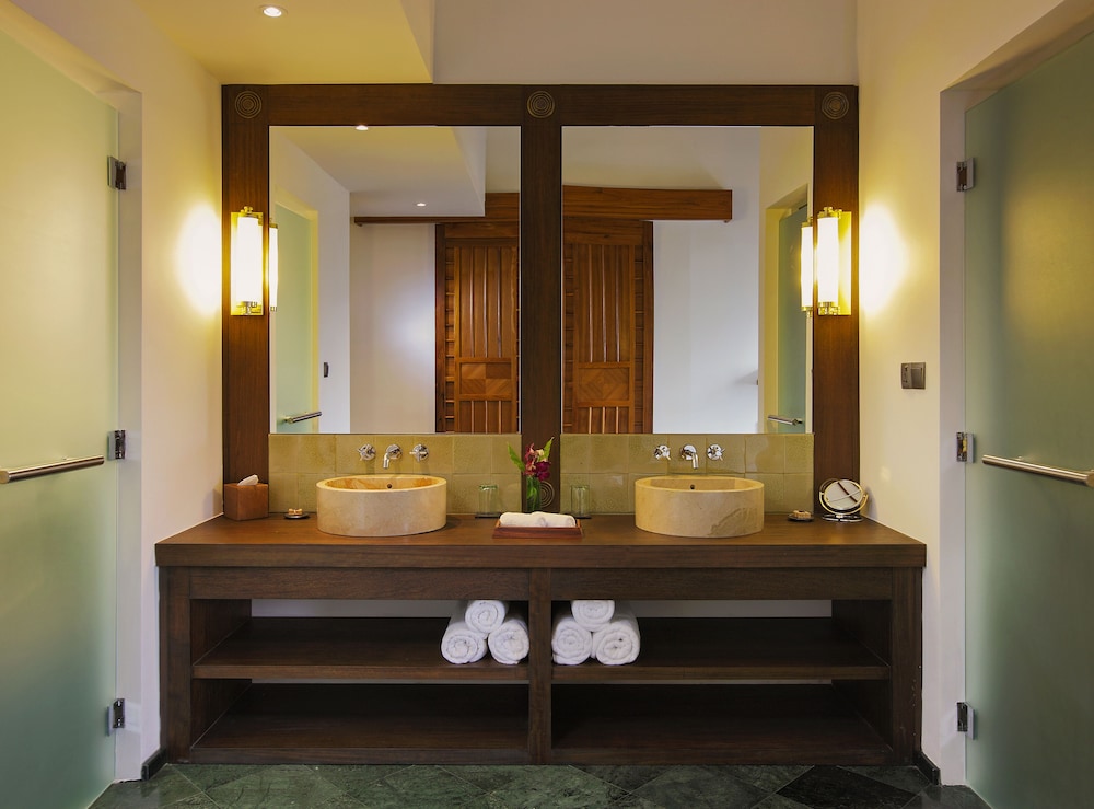 Sanctum Inle Resort by null