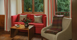 Chambre Deluxe, 1 chambre, non-fumeur, vue jardin | Coin séjour