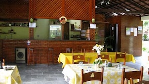 Free daily continental breakfast - Pousada Dunas do Peró (Cabo Frio)