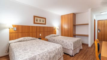 Quarto duplo standard | Frigobar, cofres nos quartos, escrivaninha, cortinas blackout