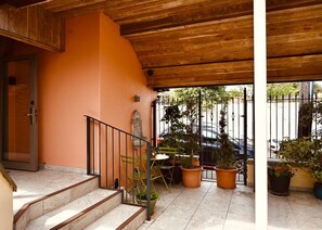Suite, baño privado | Jardines del alojamiento